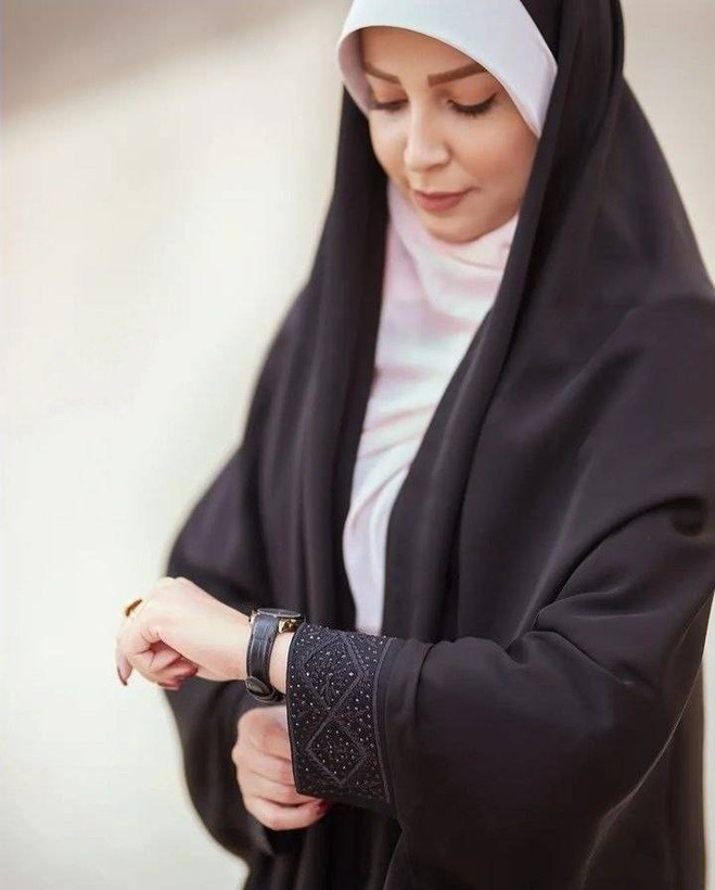 چادر زنانه مدل دانشجویی با جنس کن کن (ندامروارید)